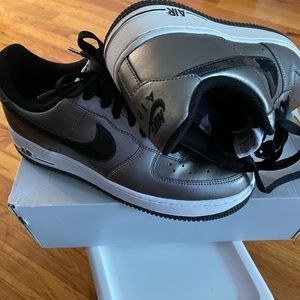 Nike Wmns Air Force 1 Low Metallic Pewter/Black SZ 8.5